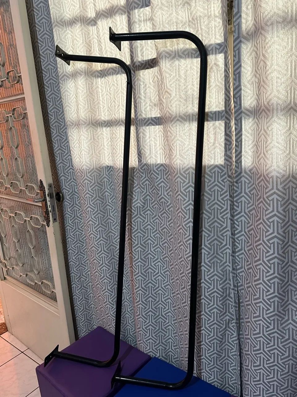 Arara de parede para roupas  - Foto 2
