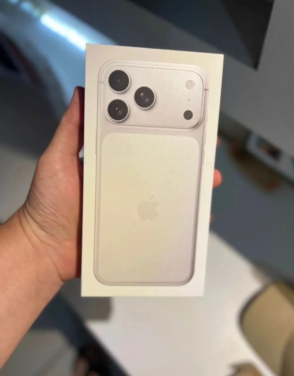 IPHONE 17 PRO MAX SILVER 256GB - LACRADO - Celulares e Smartphones