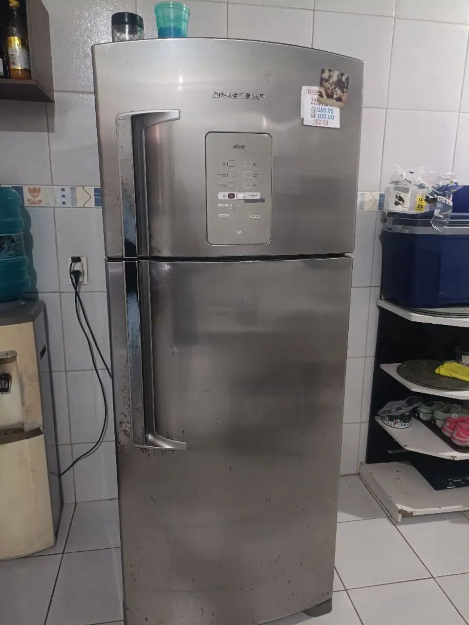 Vende-se geladeira funcionando perfeitamente 