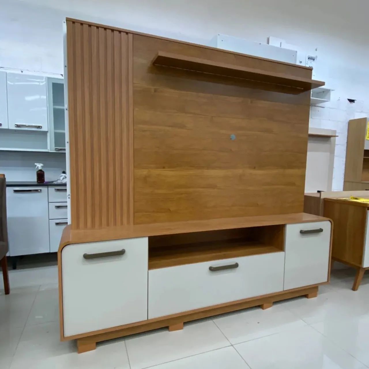 Estante Apego para Tv Até 65 Polegadas Ripado com Led 3 Portas - pague no ato da entrega  - Foto 2