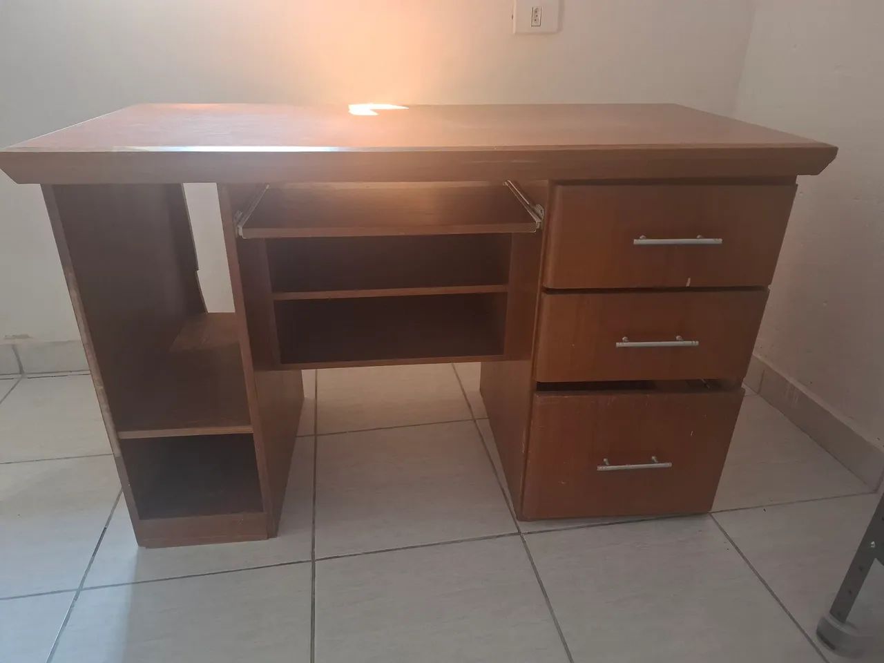 Mesa  de passar ou escrivaninha 