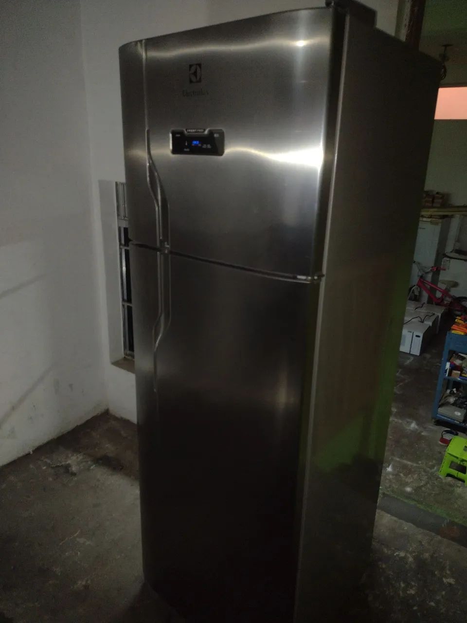 vendo refrigerador Electrolux inox funcionando perfeitamente  - Foto 5