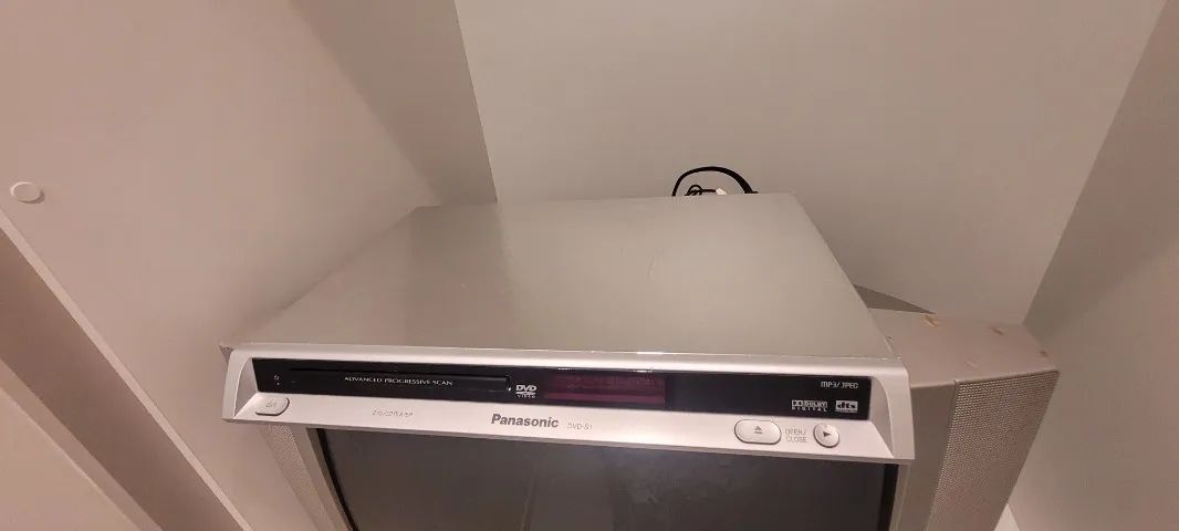 TV Philips 20? CRT + DVD Panasonic + Filmes - Foto 4