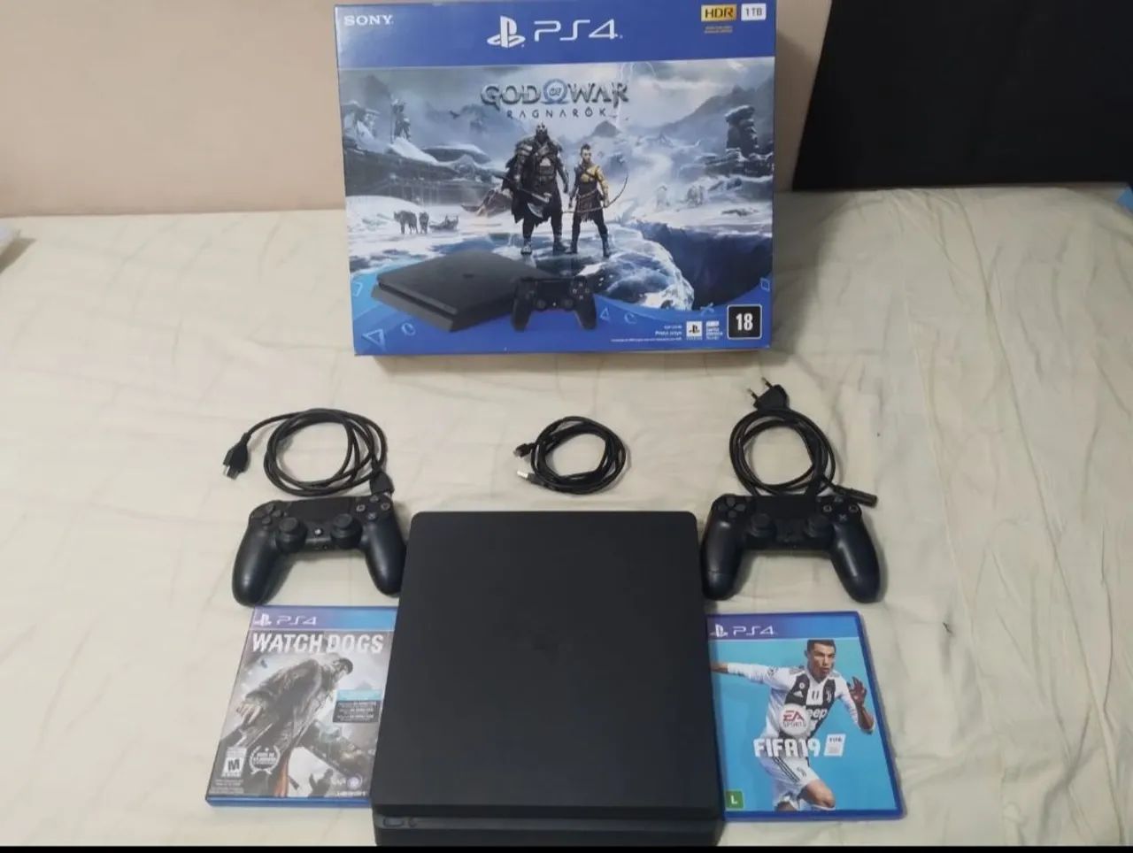 PS4 Slim 1TB com 2 controles dualshock 