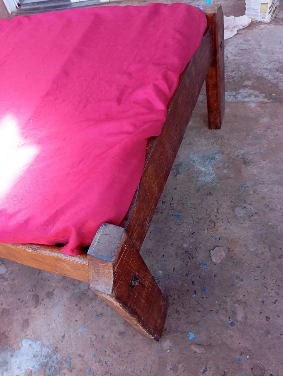 CAMA DE MADEIRA MACIÇA  - Foto 3