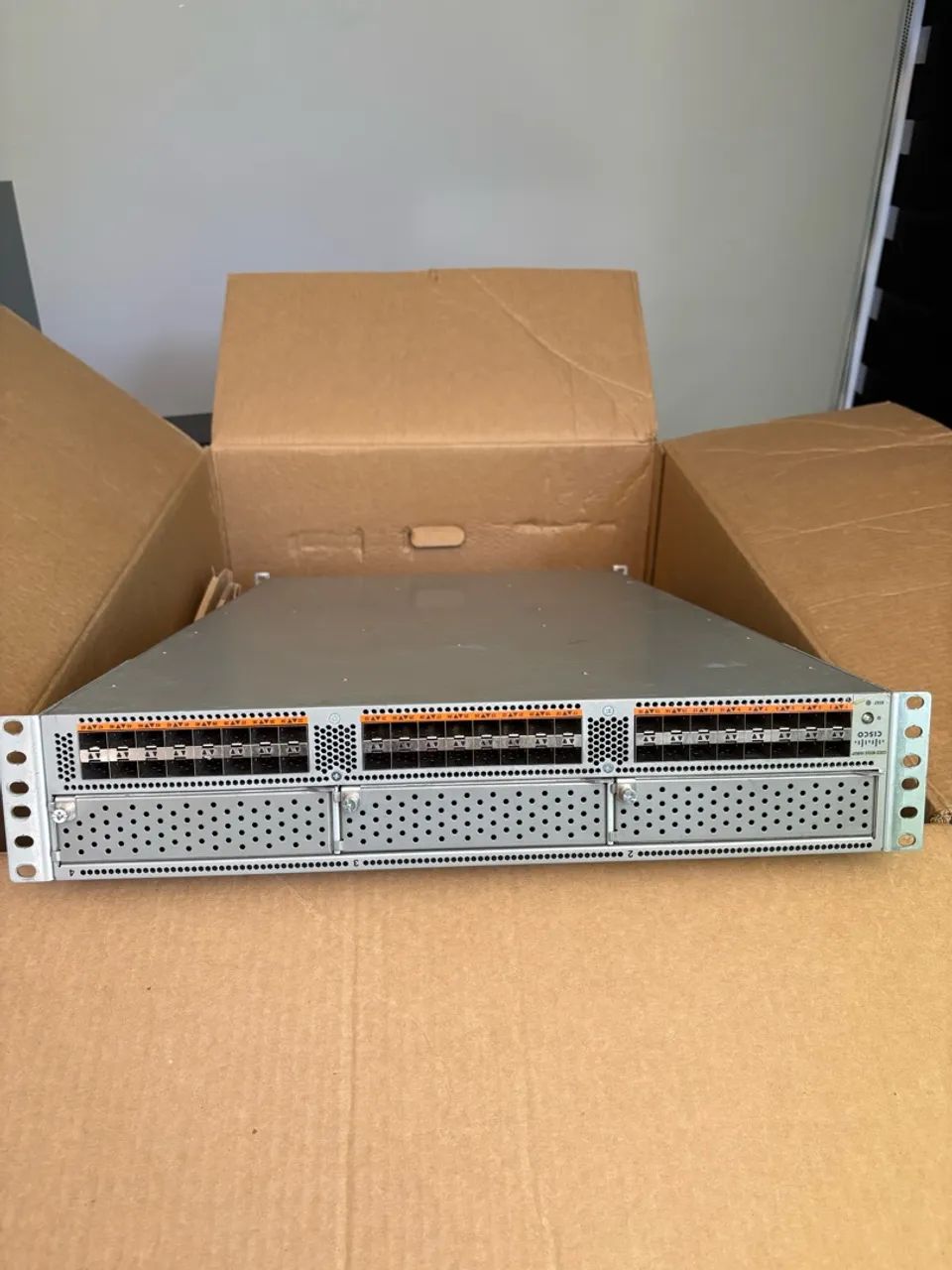 Switch Cisco Nexus 5596 up 48x   - Foto 2
