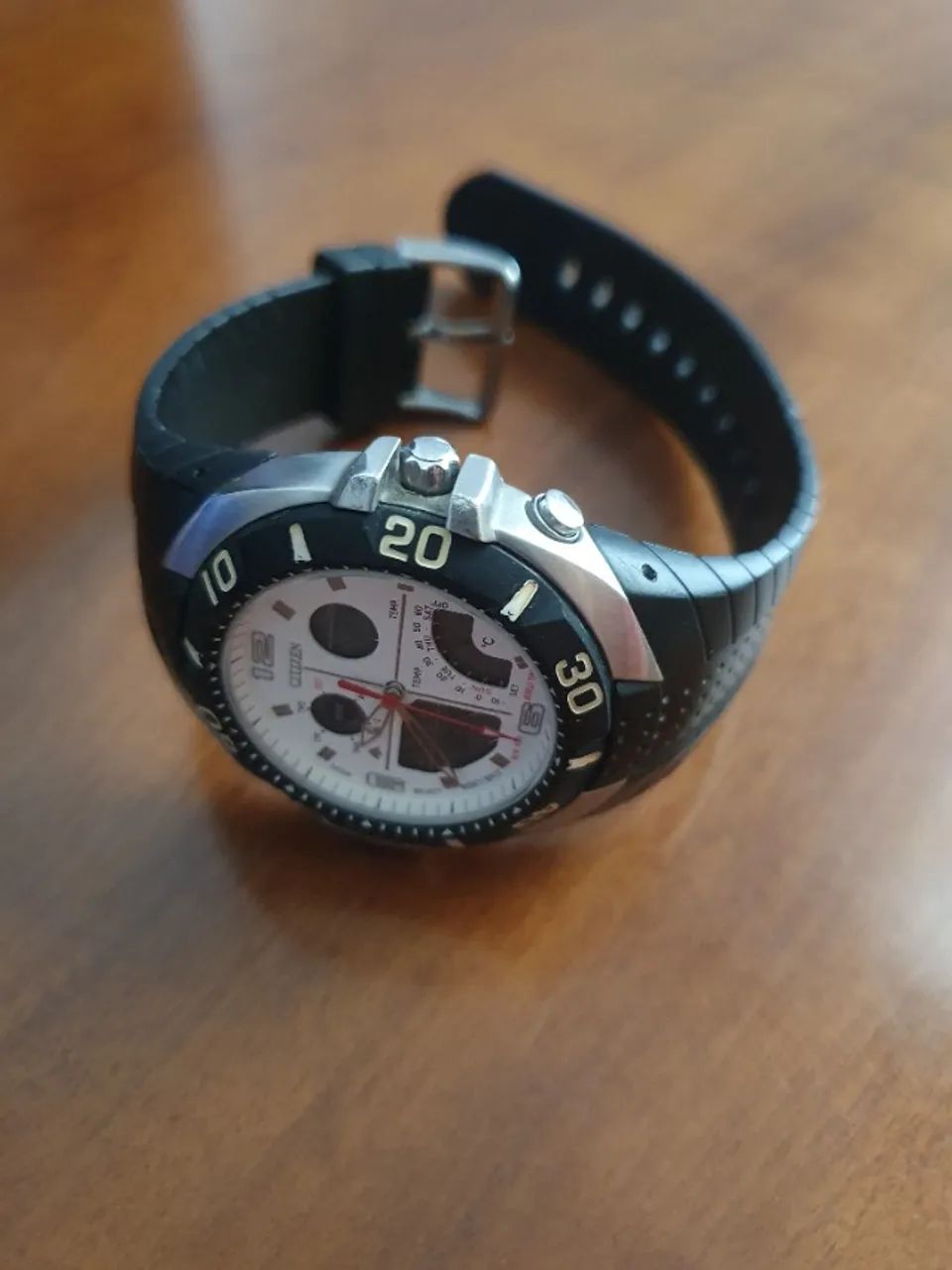 Relógio Citizen Original com pulseira precisando ser trocada  - Foto 3