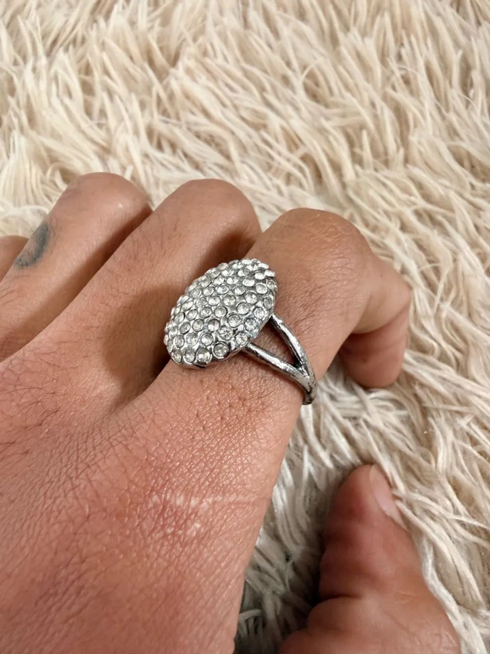 Anel Oval Cravejado com Strass / Cristais ? - Foto 2