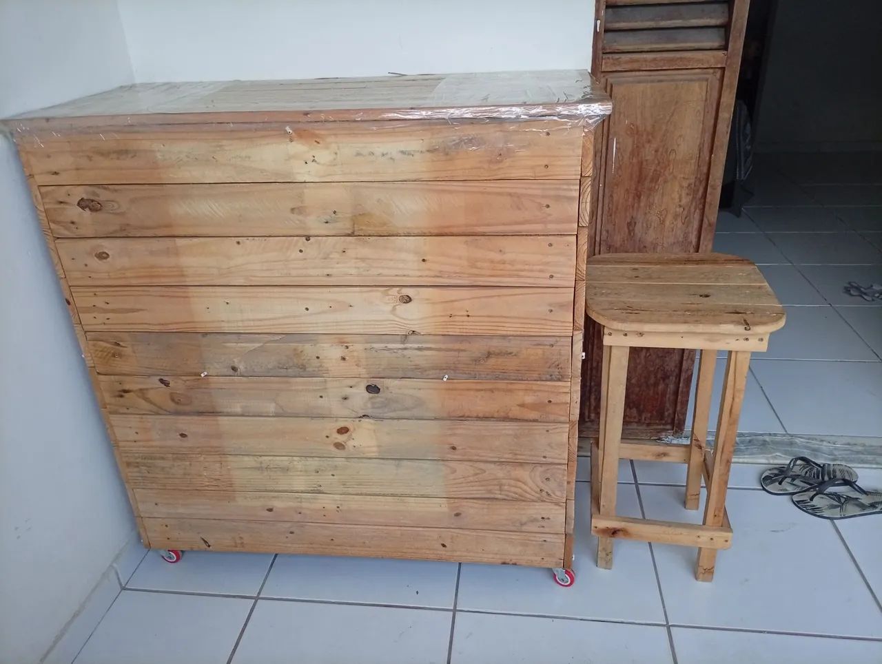 Vende-se bancada de paletes