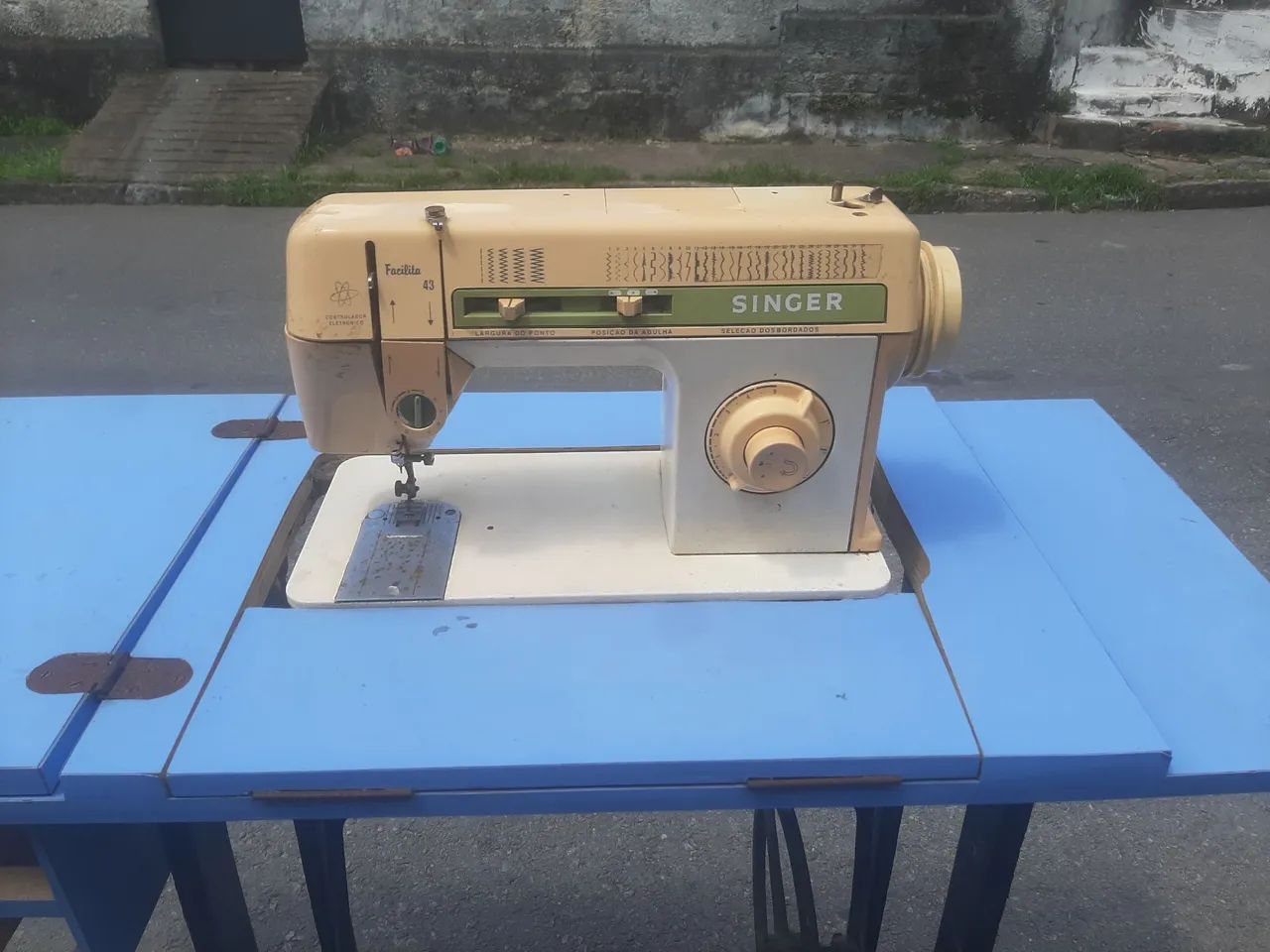 Máquina de costura Singer  - Foto 4