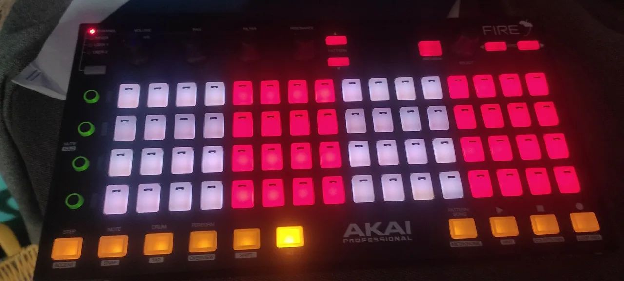 Akai Profissional Fire(Troco em fone Pioneer dj)