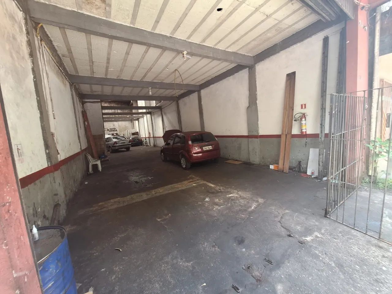 VENDO OU ALUGO GALPÃO COM CASA EM CIMA R$600.000 ALUGUEL $2.500 - Foto 2