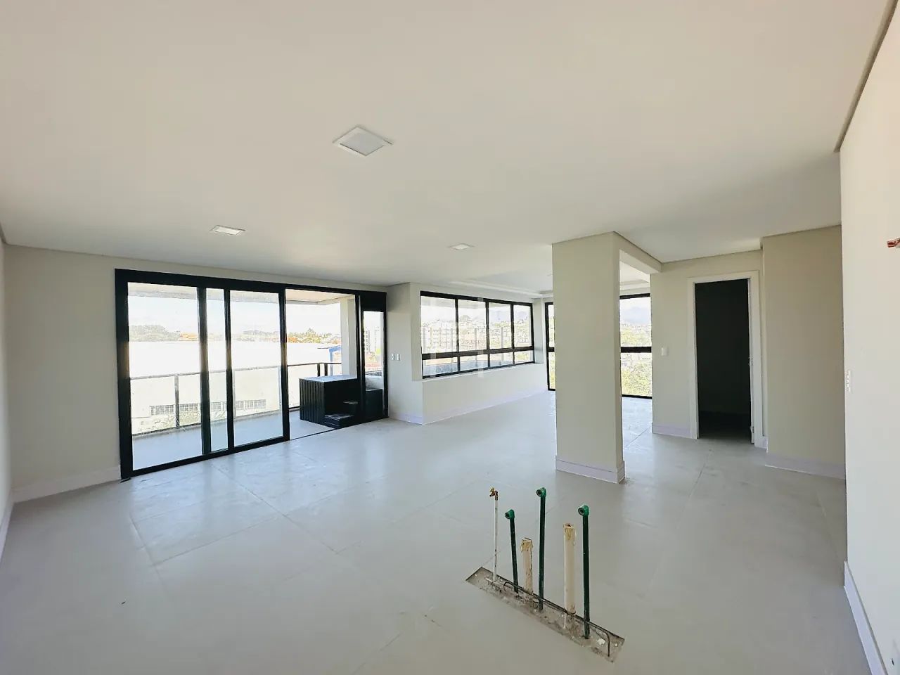 Apartamento com 157m², 3 dormitórios com suíte na Pedra Branca - Foto 2