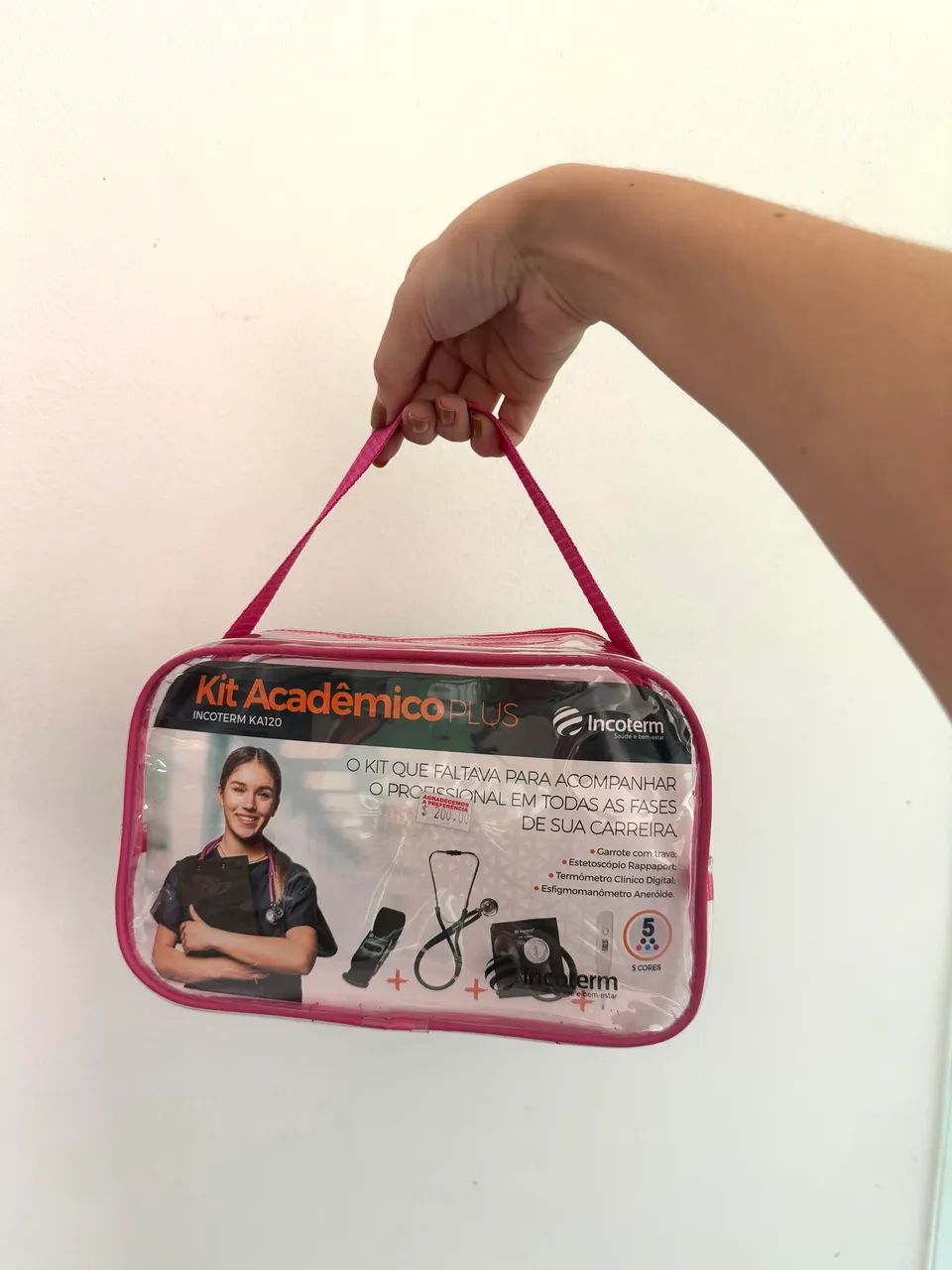 Kit com estetoscópio, termômetro digital, esfigmomanômetro, garrote com trava e bolsa 