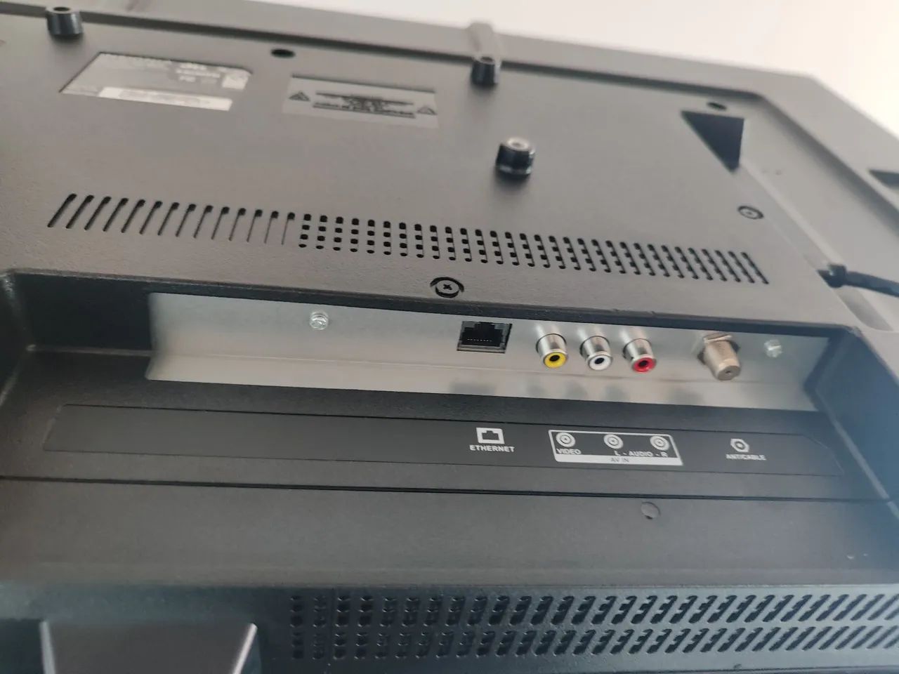 Televisor Insignia 42" SMART  - Foto 4