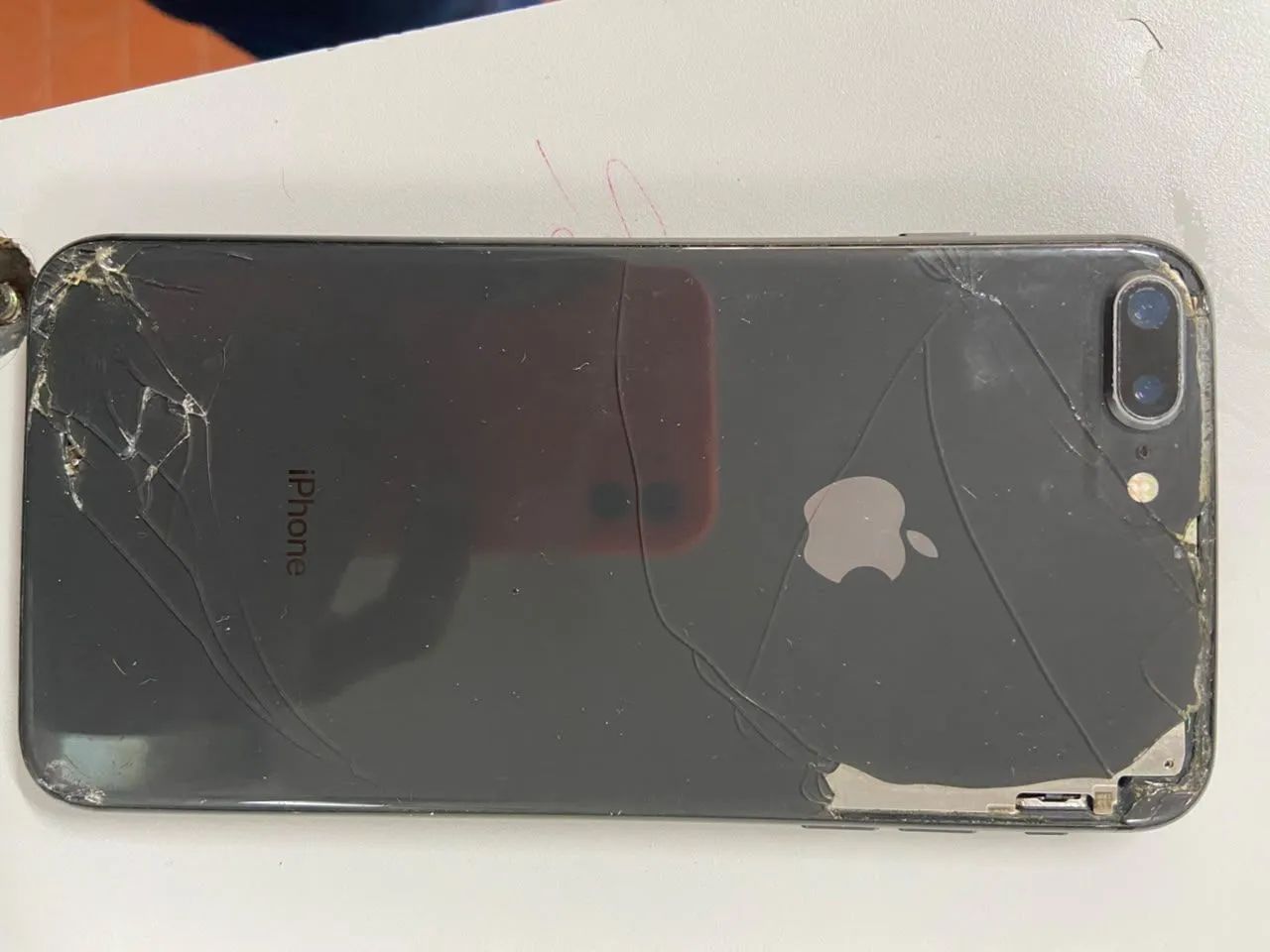 Vendo iPhone 8 Plus 64GB - Foto 2