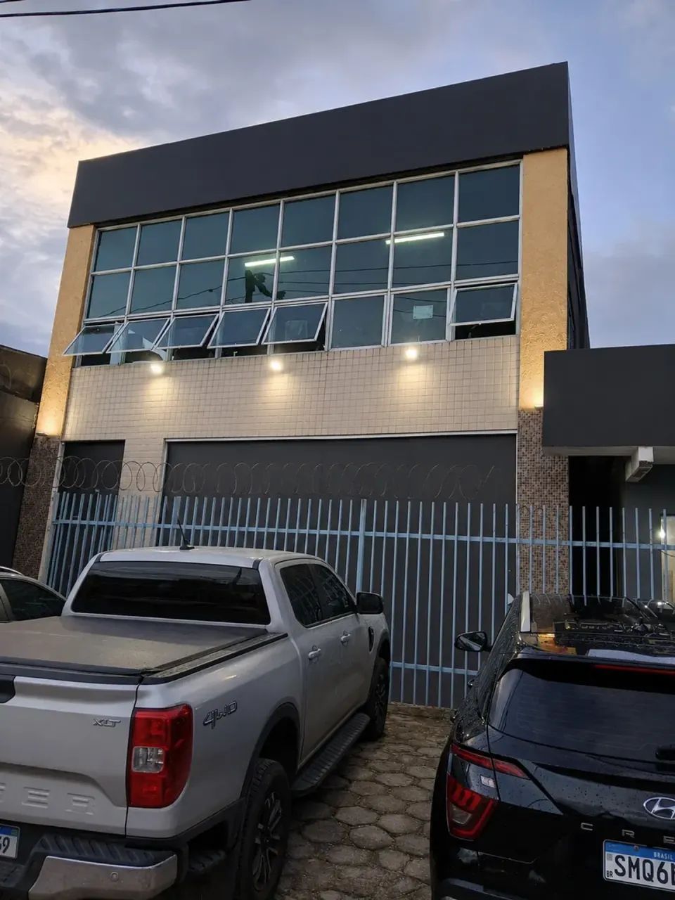 ALUGA-SE PRÉDIO COMERCIAL NO ARAÇAGY - AVENIDA PRINCIPAL. - Foto 2