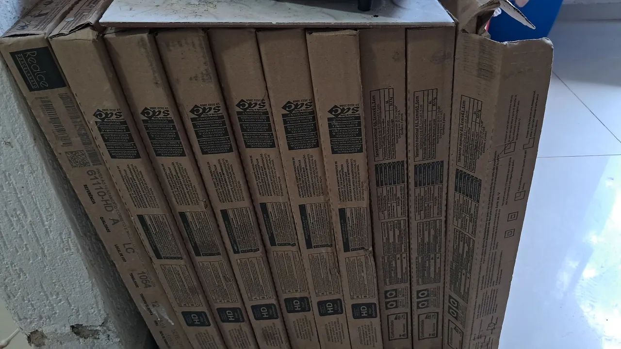 Porcelanato retificado de alta qualidade medindo 61cm x 61cm  branco acetinado - Foto 2