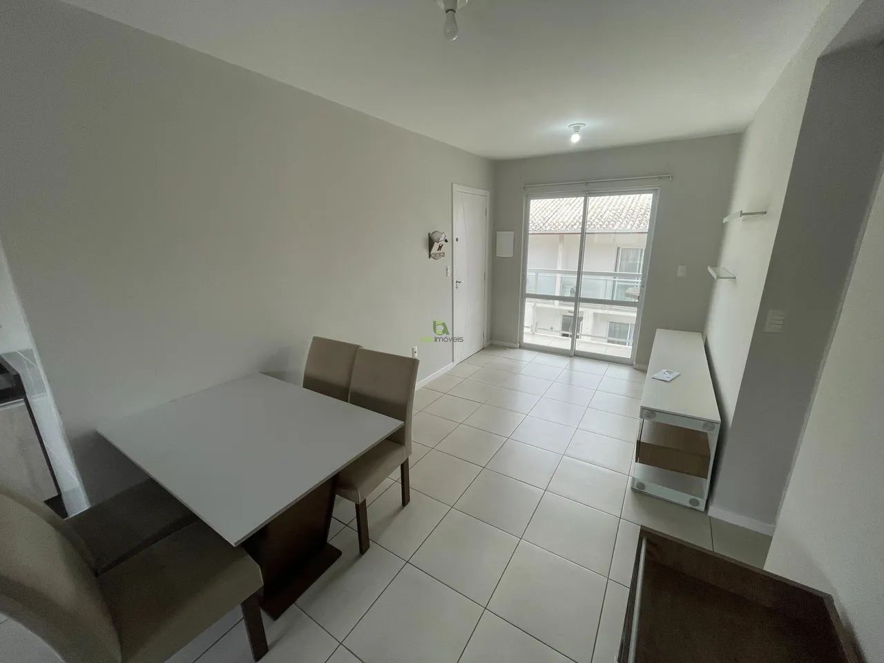 ÓTIMO APARTAMENTO SEMI-MOBILIADO PARA LOCAÇÃO - Foto 4