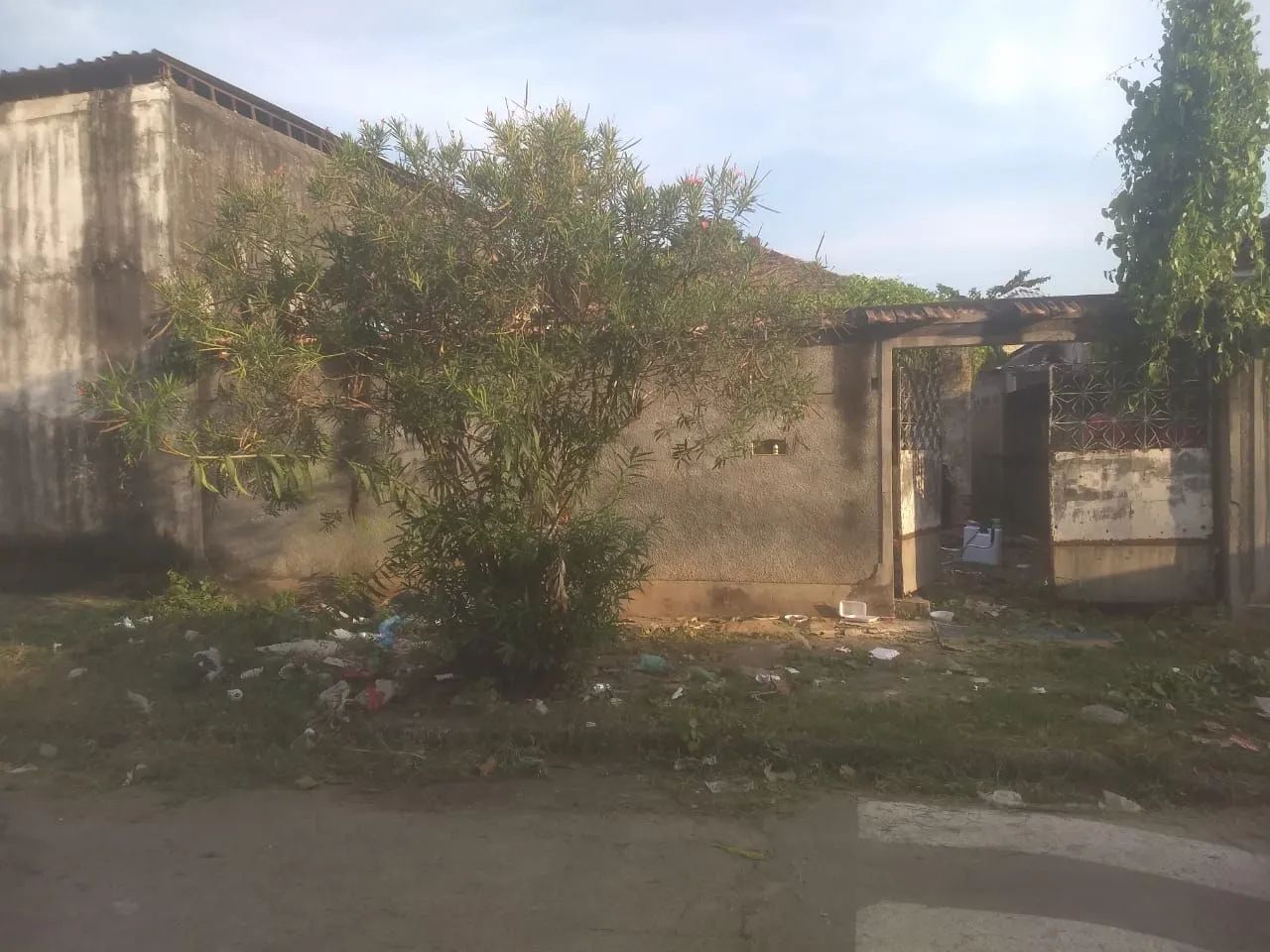 Vendo lote com casa antiga em Guadalupe 