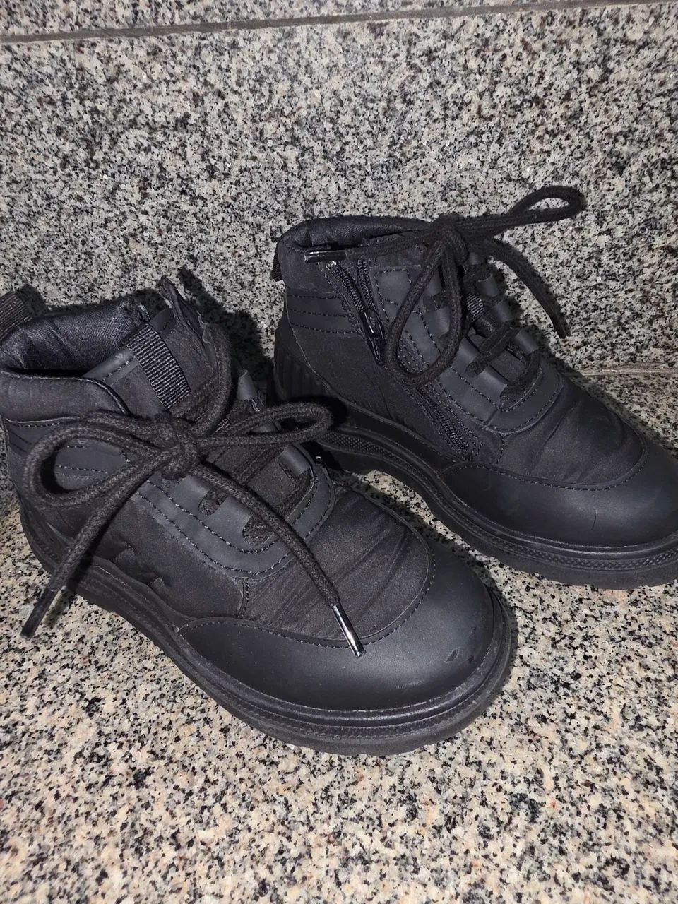 Tenis cano alto Zara, tam 27, preto, menino