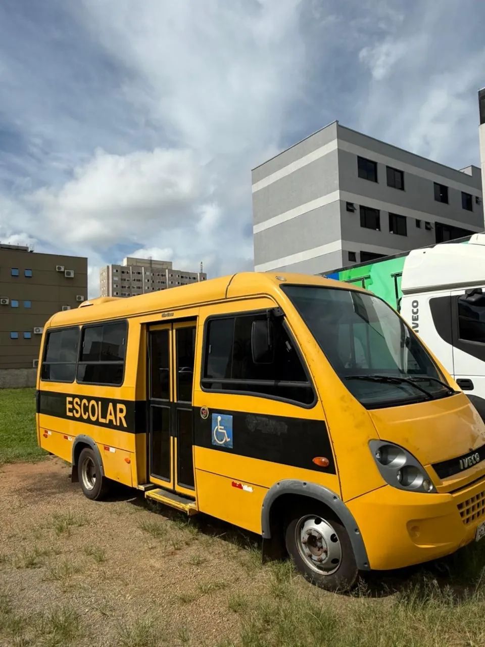 Micro ônibus iveco daily 2013 diesel c/ ar - Foto 2