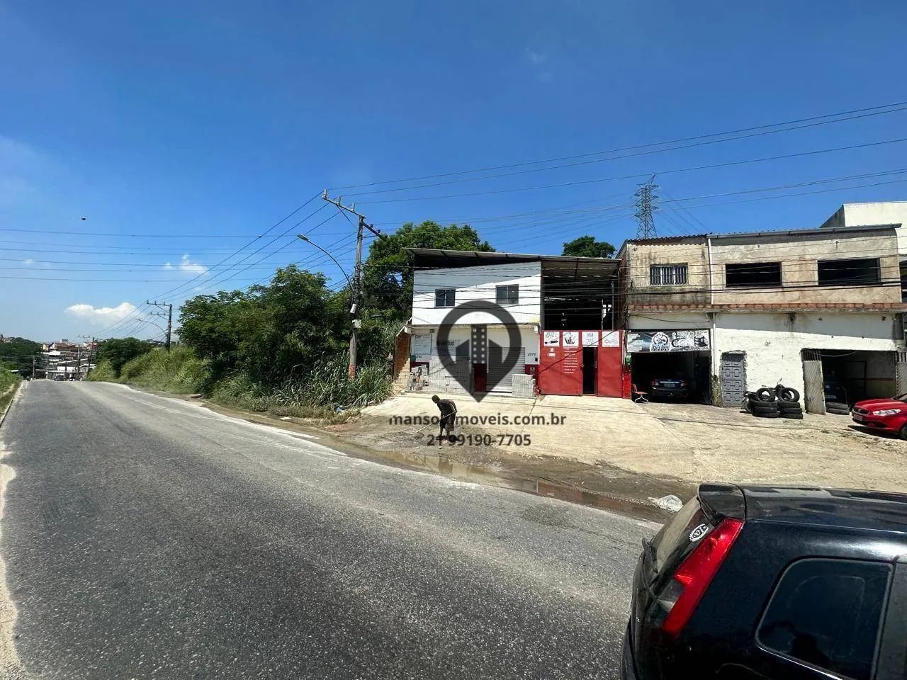 Prédio com salas comercias, estoque, entrada para garga e descarga e loja na frente - Foto 3