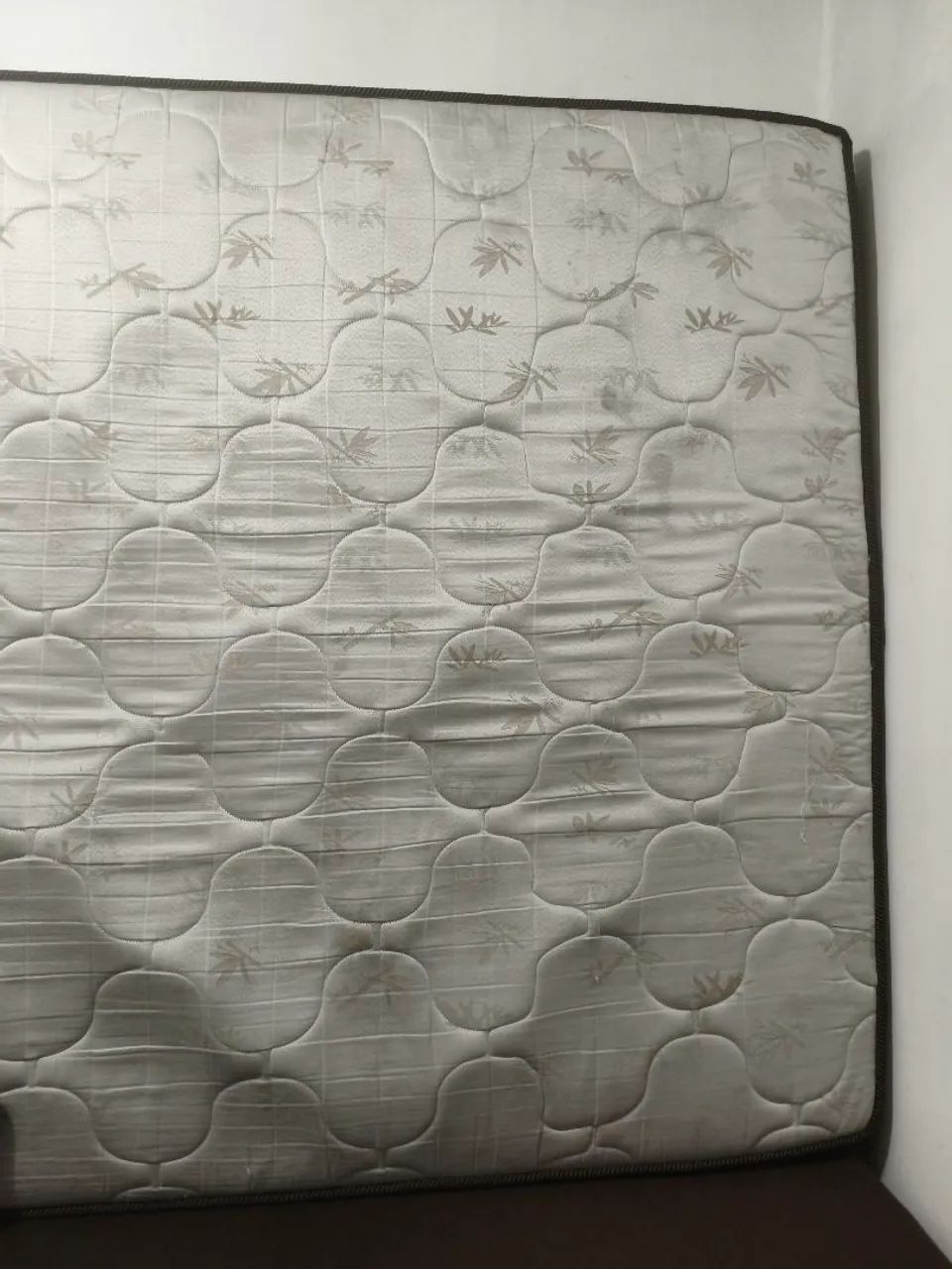 Cama queen ótimo estado
