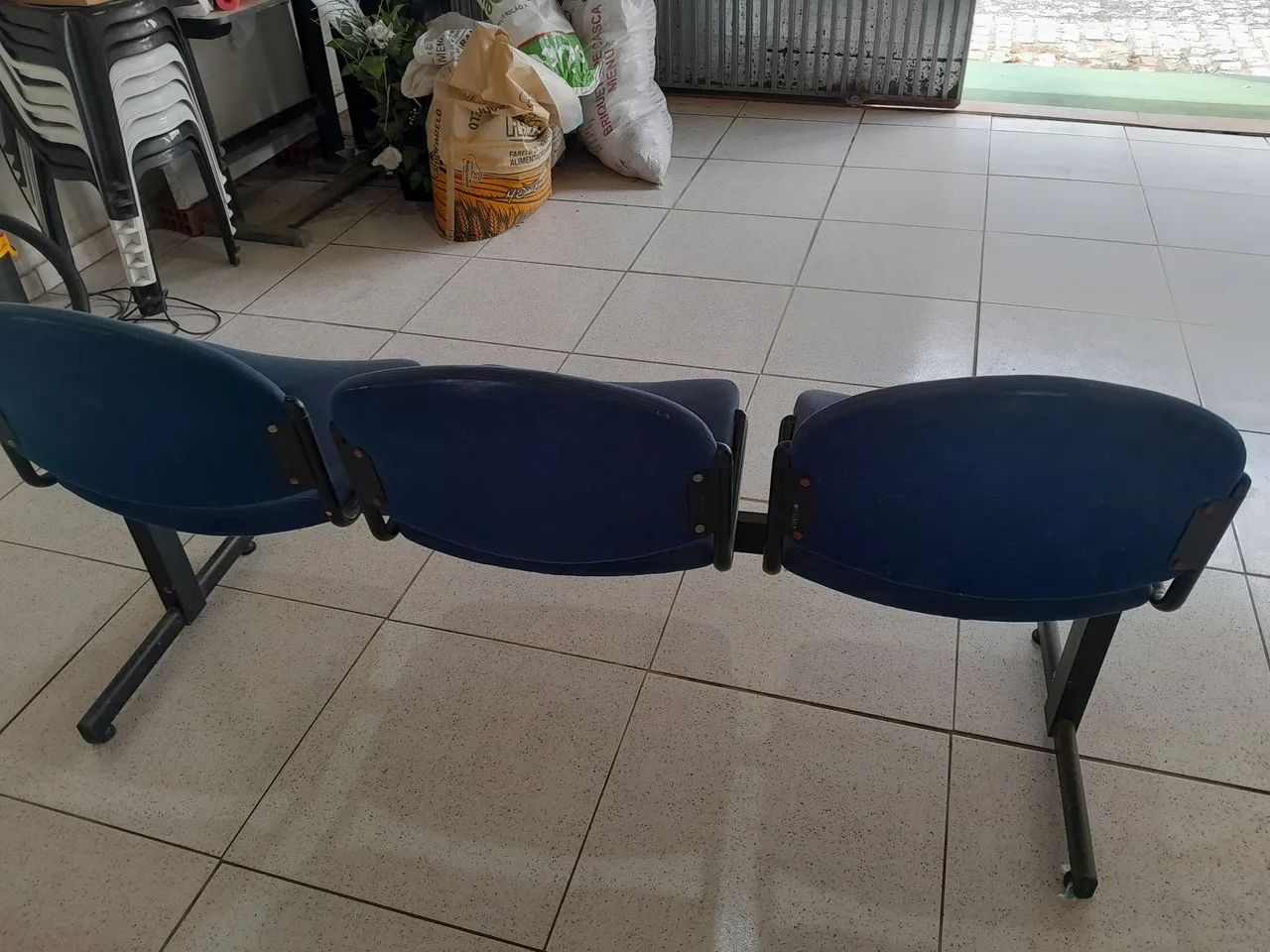 Vendo um de cadeira de três acento  - Foto 3