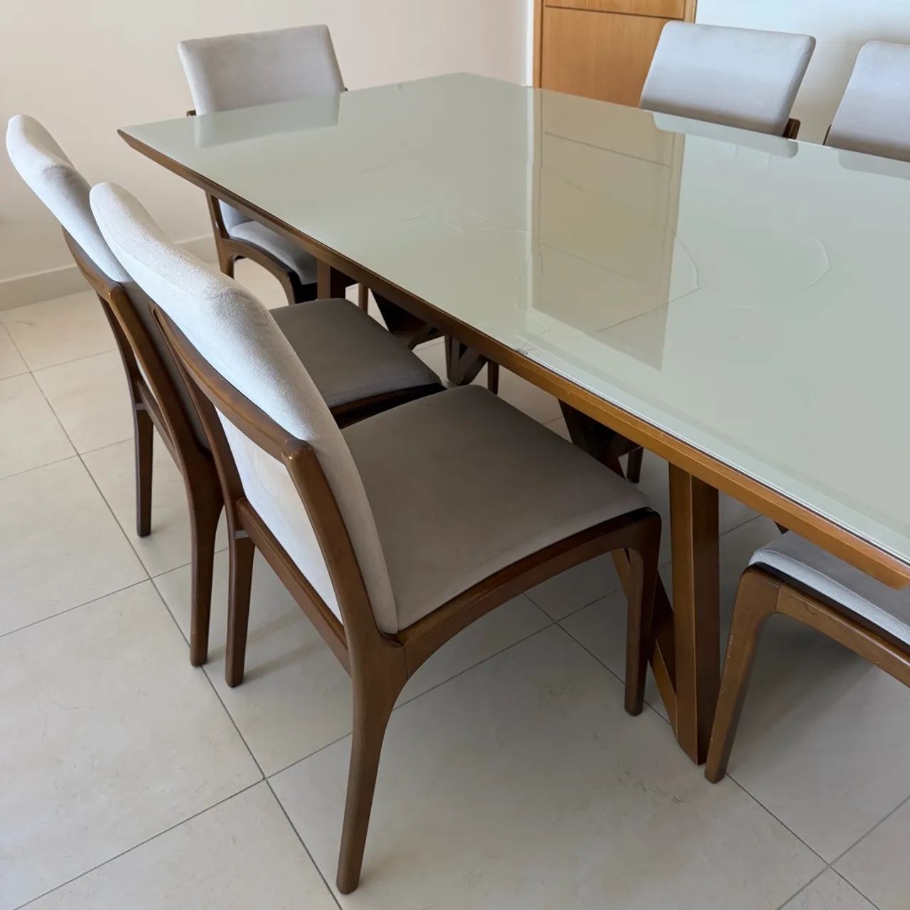VENDO MESA COM 6 CADEIRAS  - Foto 3