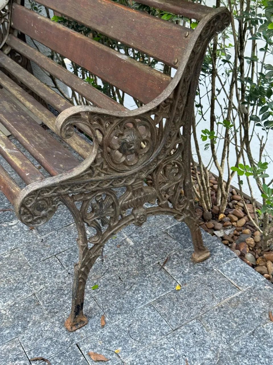 Banco de jardim de madeira e ferro - Foto 4