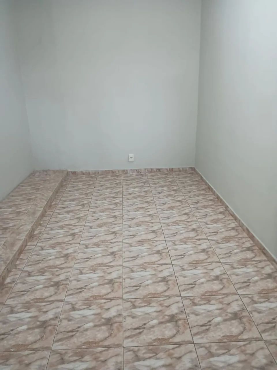 Alugo sobrado 