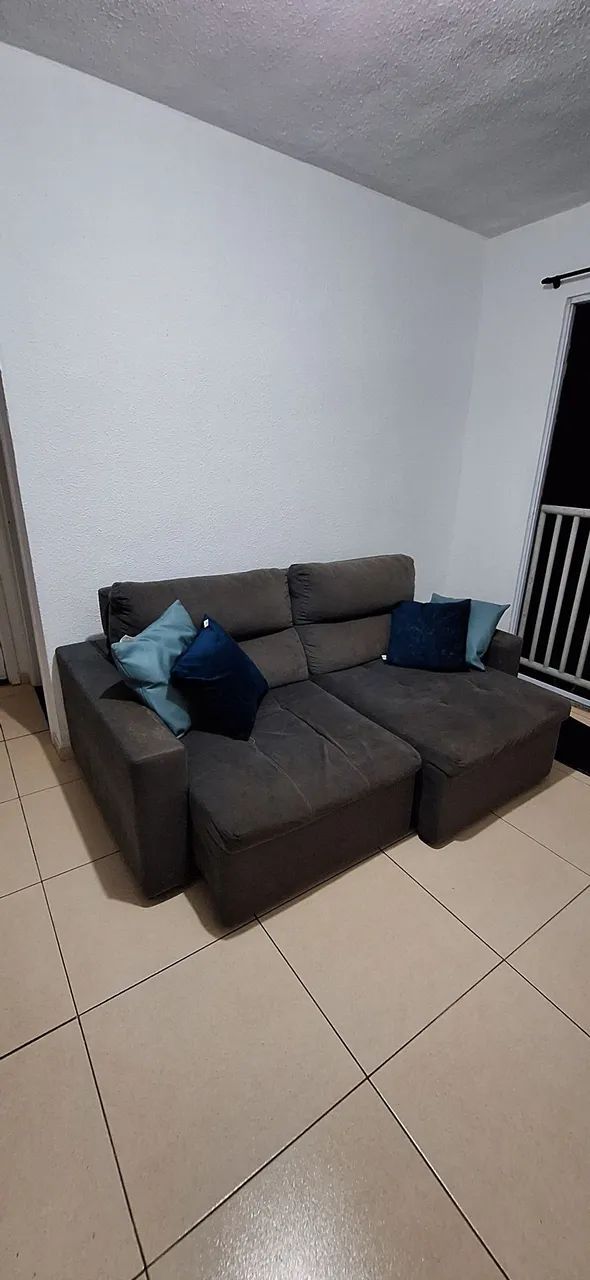 Sofá Retrátil e Reclinável Marrom 1,95m + 4 Almofadas de Brinde