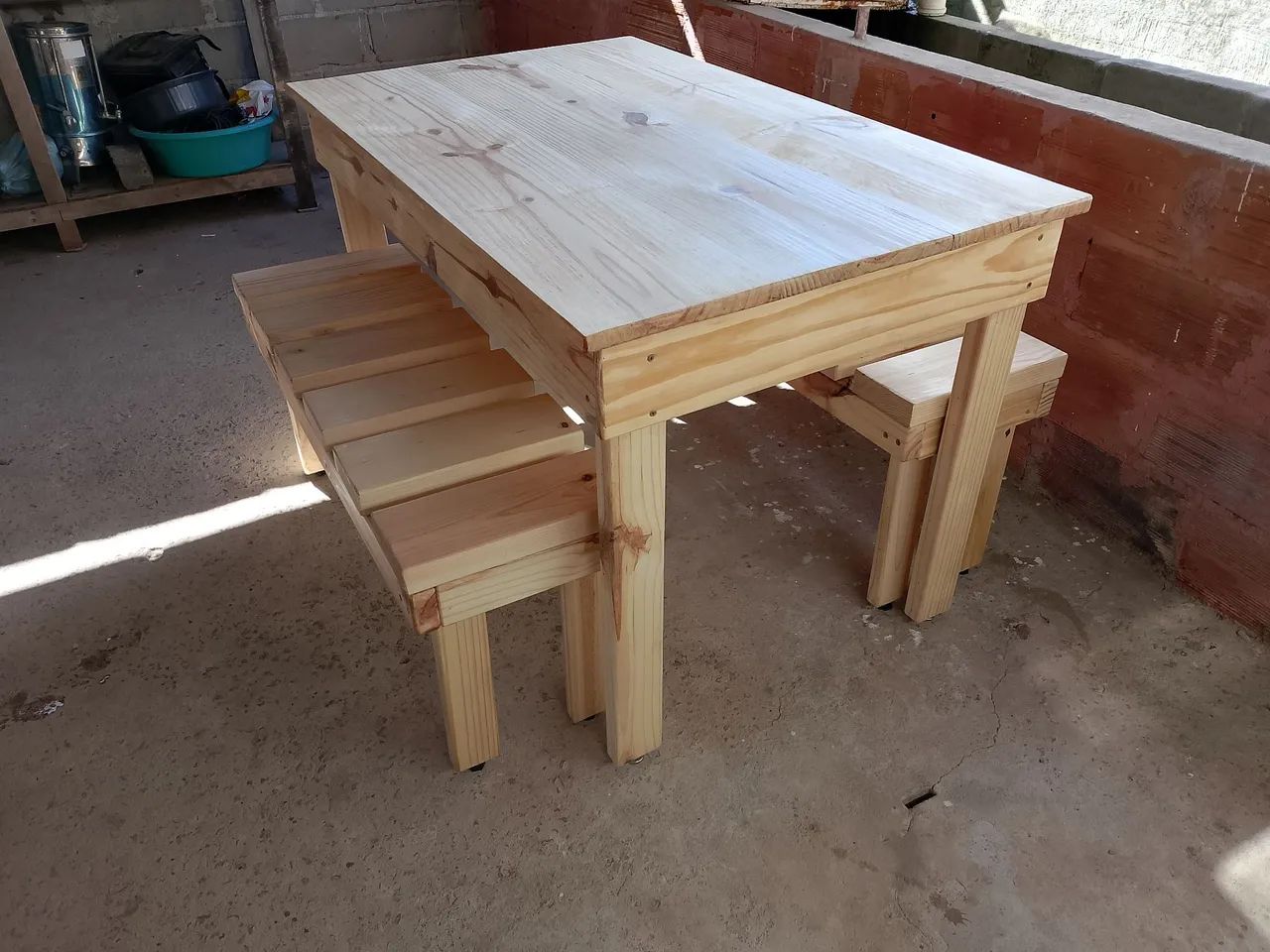 Mesa com bancos mesa de madeira mesa de madeira maciça de pinos mesa rústica para varanda