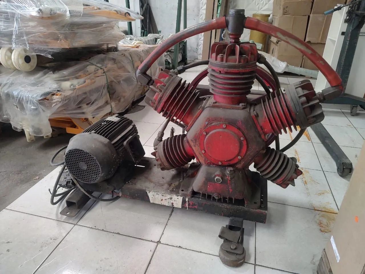 Compressor 60 pés sobre base com motor de 15 cv blindado