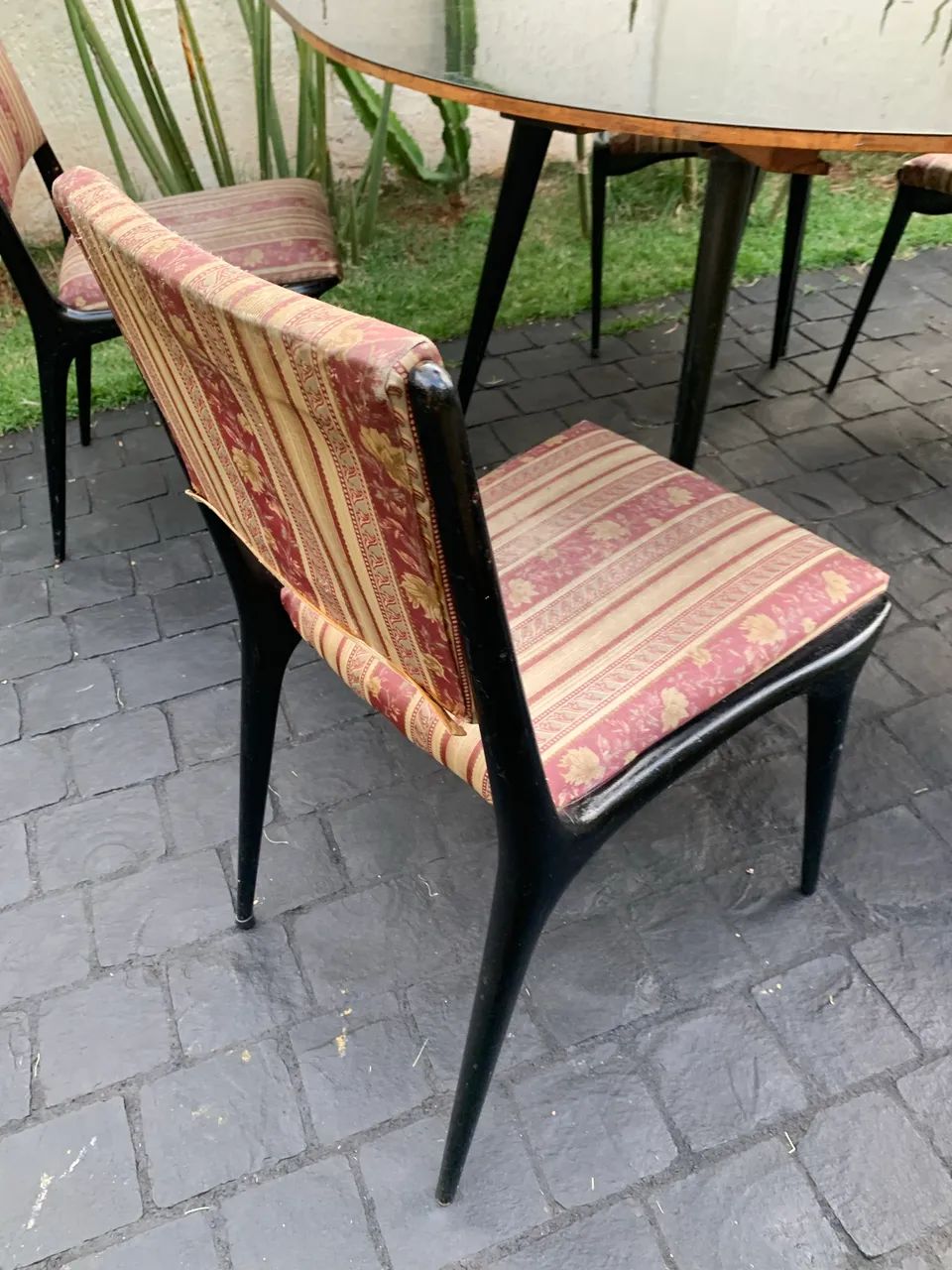 Mesa e cadeiras design modernista  - Foto 4