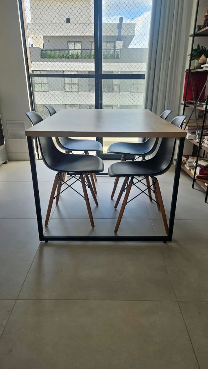 Mesa de jantar com quatro cadeiras - Foto 4