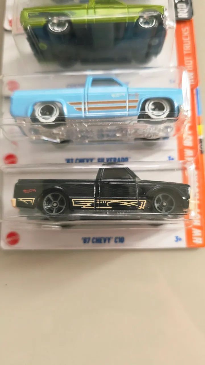 Kit 4 hotwheels Camionetes '53 '67 '72 '83 - Foto 2