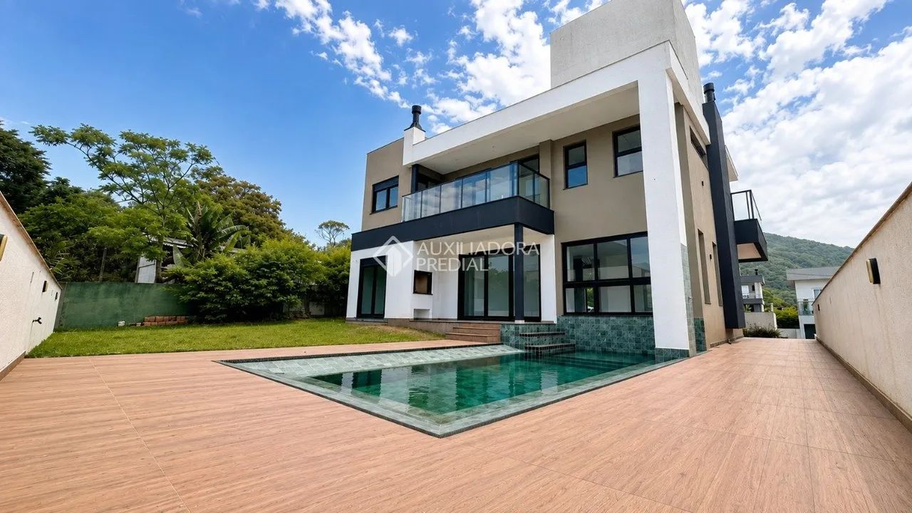CASA NOVA PARA LOCAÇÃO COM 3 SUITES E PISCINA PRIVATIVA NO INGLESES