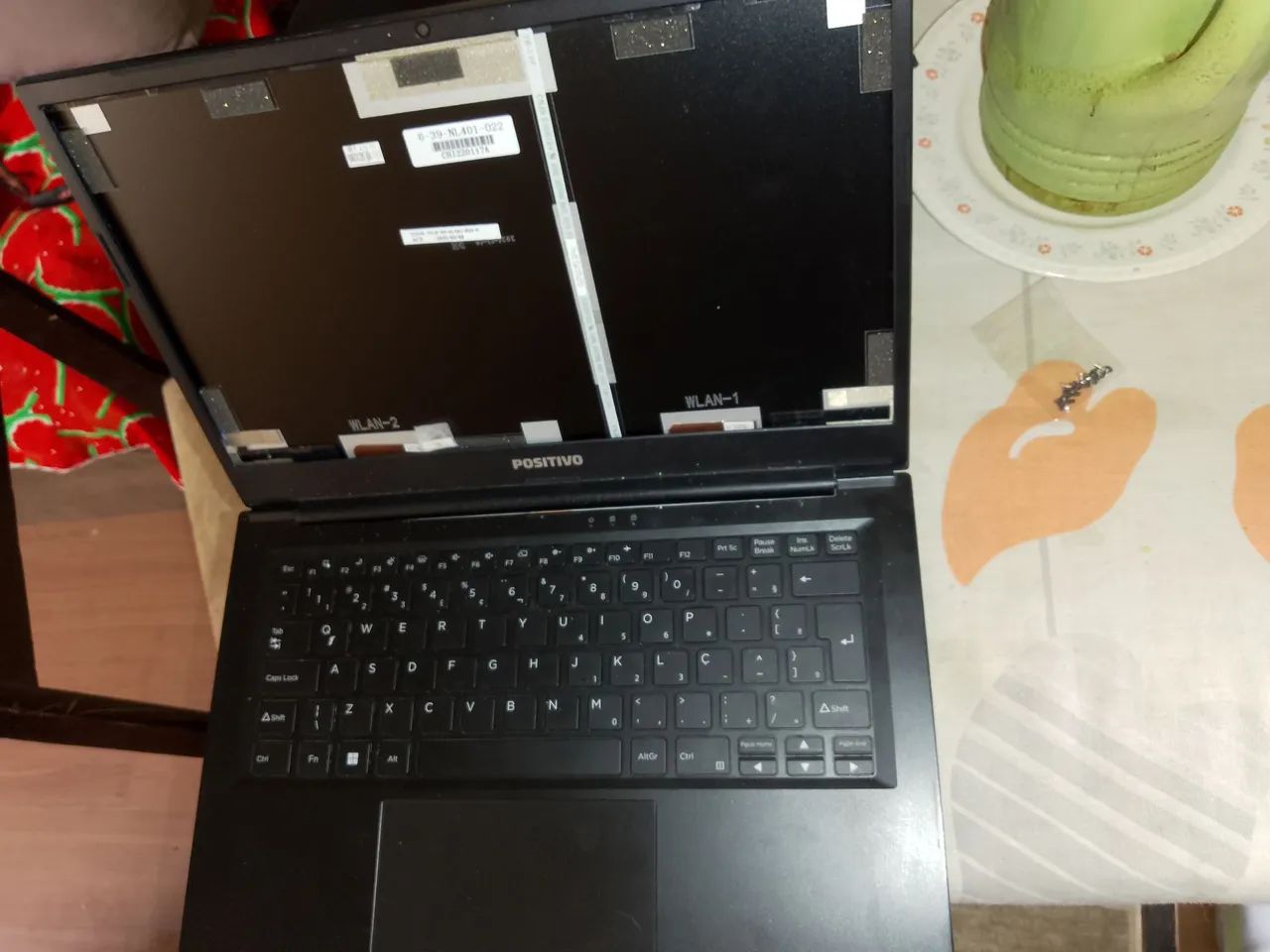 Carcaça do positivo NL40BAT-4 com teclado bem conservada