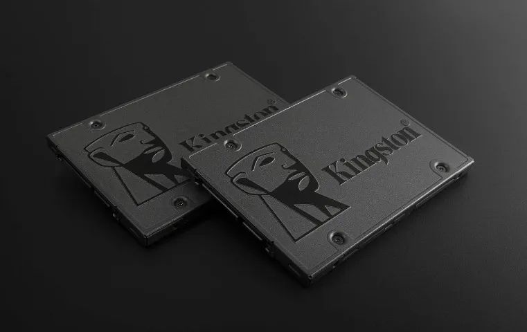 3 SSDs Kingston de 111GB - Foto 2