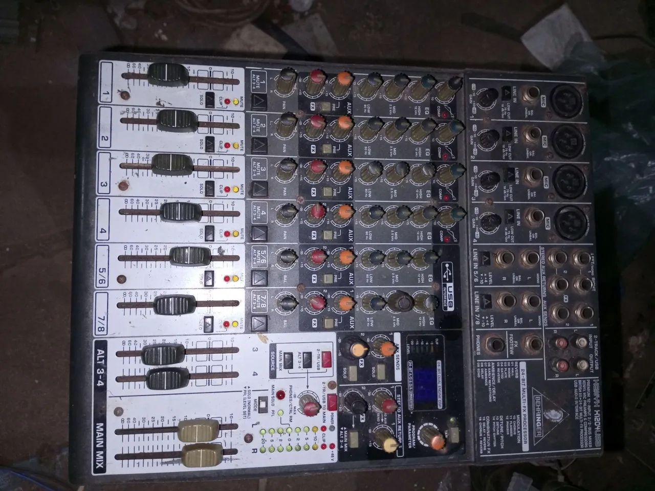MESA BEHRINGER VENDO 