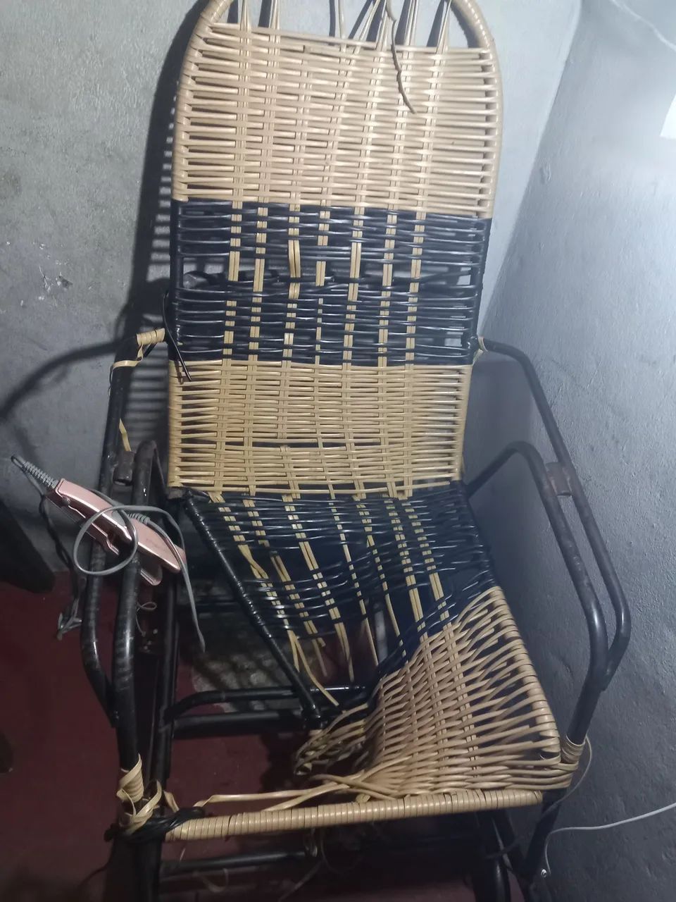 Vendo essas cadeiras com defeitos  - Foto 3