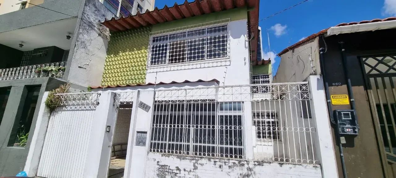 CASA NA TRAVESSA BEIJAMIM COSTANT.