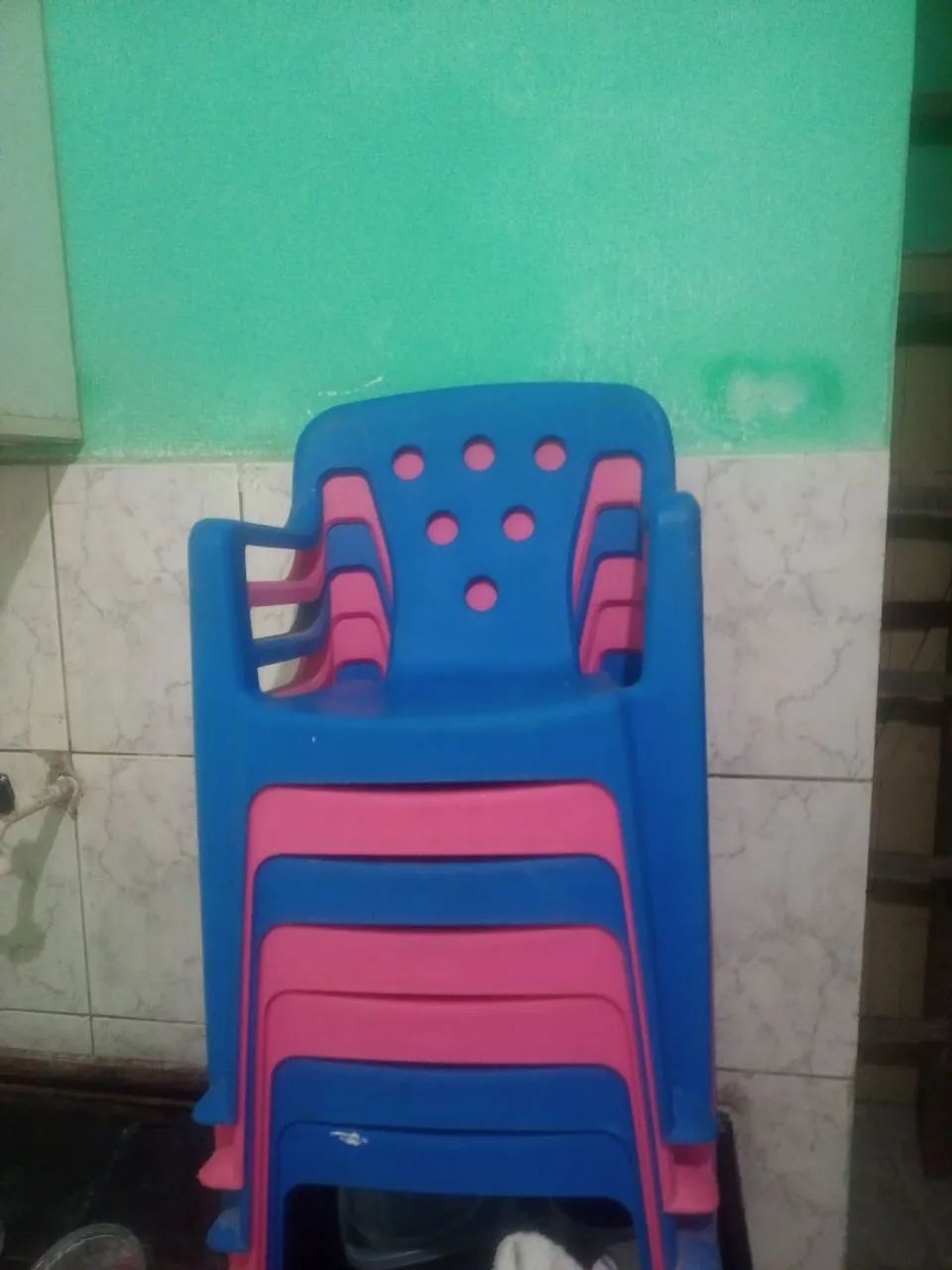 Cadeira de plástico infantil