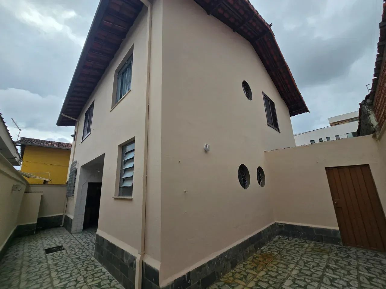 Excelente Casa 5 quartos 3 salas Varanda - pertinho do EPA - Foto 4