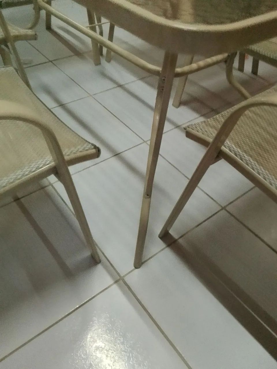 Mesa de vidro com 6 cadeiras  - Foto 3