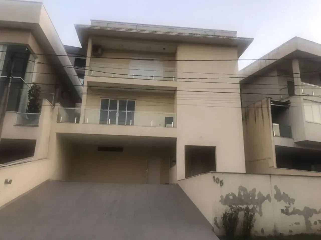Casa para Locação- em condomínio 3 Suítes com Piscina-  Residencial Real Park - Arujá - SP