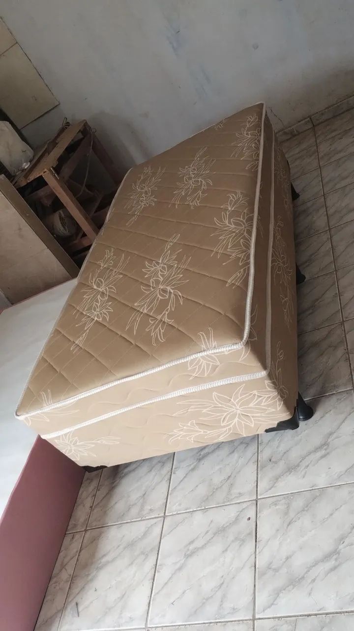 Cama box solteiro luxo usada em boas condições 