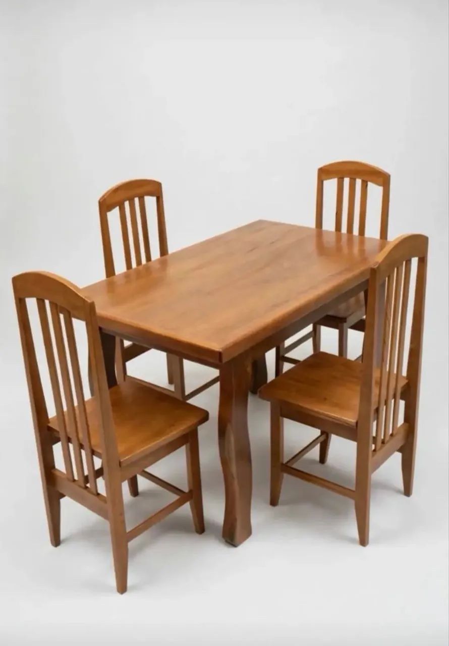 Mesa com 4 cadeiras madeira maciça 